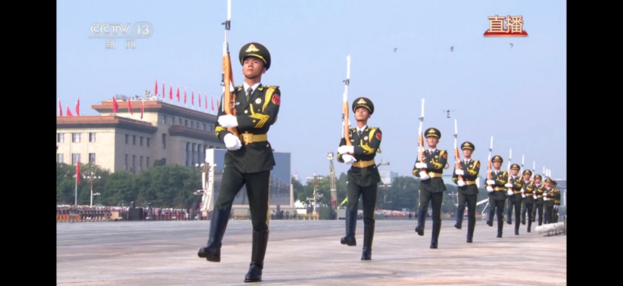 與國同頻丨商?？萍冀M織觀看 “九三閱兵”，見證強軍風采！傳承偉大抗戰(zhàn)精神，凝聚科技報國力量(圖3)