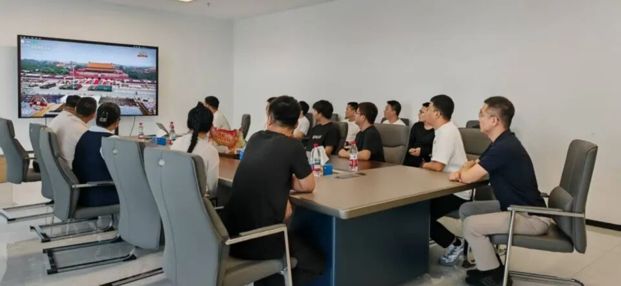 與國同頻丨商?？萍冀M織觀看 “九三閱兵”，見證強軍風采！傳承偉大抗戰(zhàn)精神，凝聚科技報國力量(圖5)